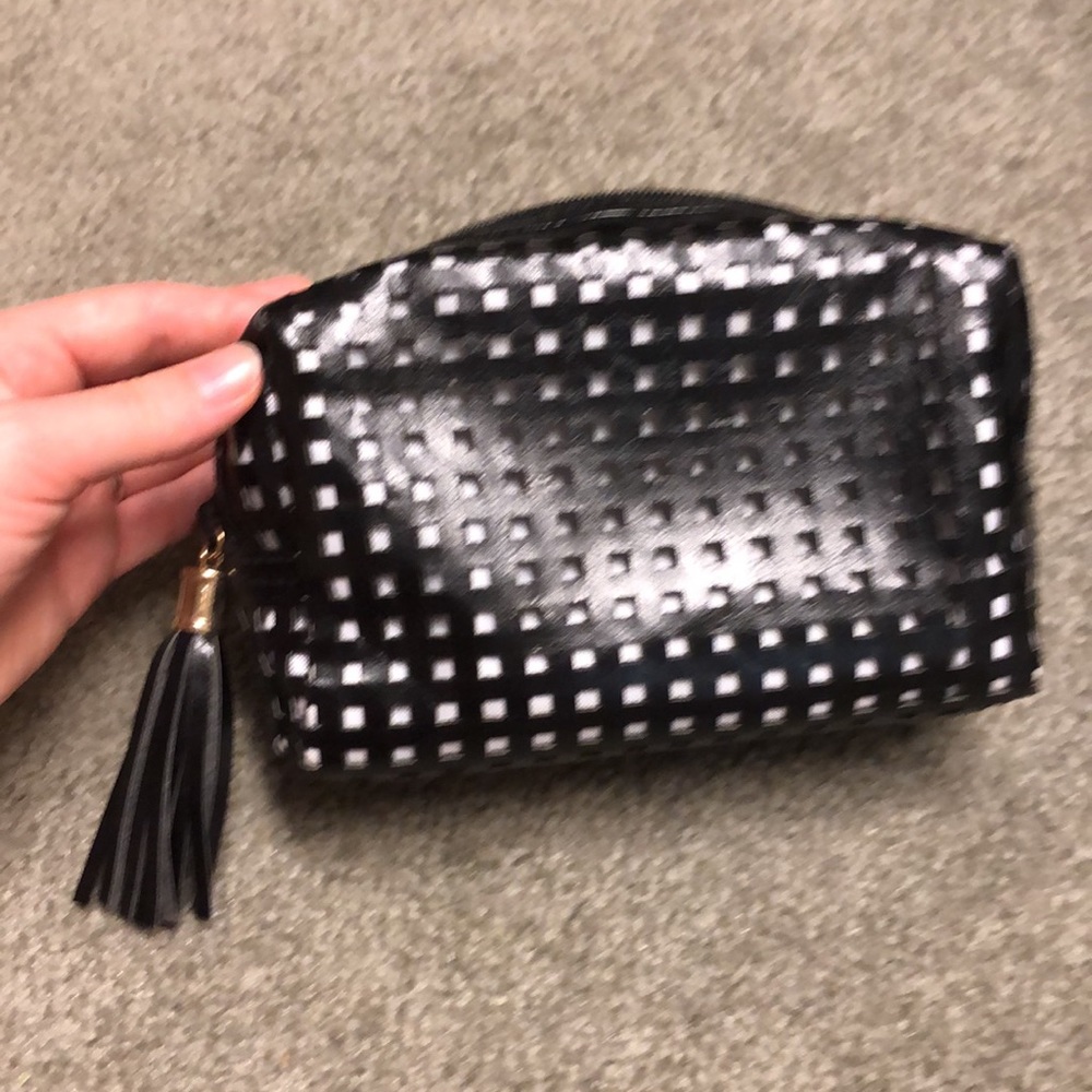 🌟5/$25!🌟 EUC Cosmetic Bag with Tassel Zipper